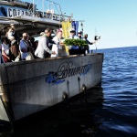 FFoto Nicoloro G.   Cervia (RA)   13/06/2022   Festeggiamenti in onore di Sant' Antonio, protettore dei marinai e dei salinari, con corteo che raggiungera' il porto da dove la statua del Santo verra' imbarcata e portata in mare aperto per la tradizionale benedizione e lancio in mare di una corona . nella foto l' arcivescovo Lorenzo Ghizzoni e l' assessore Giovanni Grandu lanciano in mare una corona di alloro in onore di Sant' Antonio.