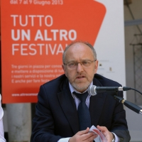 Foto Nicoloro G. 07/06/2013 Ferrara Al via la prima edizione di " Ferrara Altroconsumo Festival " organizzata dall' associazione senza scopo di lucro Altroconsumo. Tre giorni di dibattiti ed incontri per informare e tutelare i consumatori. nella foto Paolo Martinello  