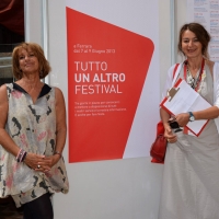 Foto Nicoloro G. 07/06/2013 Ferrara Al via la prima edizione di " Ferrara Altroconsumo Festival " organizzata dall' associazione senza scopo di lucro Altroconsumo. Tre giorni di dibattiti ed incontri per informare e tutelare i consumatori. nella foto Lella Costa – Rosanna Masserenti
