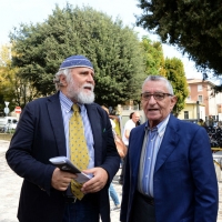 Foto Nicoloro G. 28/09/2013 Rimini Quinta edizione del Festival Francescano dedicato al tema del ” cammino ” affrontato nelle sue connotazioni più vicine al francescanesimo e cioè l’ ospitalità, l’ itineranza, il pellegrinaggio. nella foto Moni Ovadia – Andrea Bartali