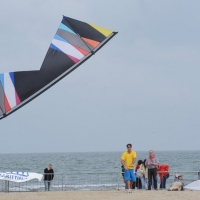 Foto Nicoloro G. 01/05/2011 Cervia (RA) Si e’ conclusa la trentunesima edizione del ” Festival internazionale dell’ aquilone ” organizzata da Artevento e che ha ospitato aquilonisti provenienti da trenta paesi del mondo. Dal 22 aprile al 01 maggio la spiaggia di Pinarella di Cervia e’ stata la ” capitale dell’ aquilone ” con una altissima presenza di curiosi e appassionati nonostante la pioggia che ha spesso disturbato la manifestazione. nella foto Il giovane campione di kite flying l' inglese Carl Robertshow