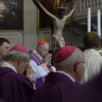 Foto Nicoloro G. 30/07/2013 Ravenna Si è spento a 99 anni il cardinale Ersilio Tonini. I funerali si sono svolti nella Cattedrale di Ravenna, gremita di cittadini, alla presenza di autorità civili ed ecclesiastiche. nella foto Il Cardinale Dionigi Tettamanzi durante la celebrazione liturgica 