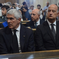 Foto Nicoloro G. 30/07/2013 Ravenna Si è spento a 99 anni il cardinale Ersilio Tonini. I funerali si sono svolti nella Cattedrale di Ravenna, gremita di cittadini, alla presenza di autorità civili ed ecclesiastiche. nella foto Alcune autorità civili Pier Ferdinando Casini – Bruno Corda  