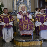 Foto Nicoloro G. 30/07/2013 Ravenna Si è spento a 99 anni il cardinale Ersilio Tonini. I funerali si sono svolti nella Cattedrale di Ravenna, gremita di cittadini, alla presenza di autorità civili ed ecclesiastiche. nella foto Il Cardinale Dionigi Tettamanzi presiede la celebrazione liturgica 