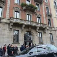 Foto Nicoloro G. 23/02/2016 Milano Cerimonia funebre laica in onore del semiologo e scrittore Umberto Eco. nella foto la casa su piazza Castello dove abitava Umberto Eco.