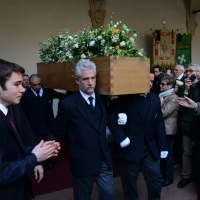 Foto Nicoloro G. 23/02/2016 Milano Cerimonia funebre laica in onore del semiologo e scrittore Umberto Eco. nella foto un addolorato nipote Emanuele segue l' uscita del feretro del caro nonno Umberto.