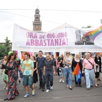 Foto Nicoloro G.  12/06/2010 Milano  Manifestazione del " gay-pride " con corteo da piazza Castello a piazza Duomo. nella foto Folto gruppo di partecipanti  con grande striscione, di fronte al Castello Sforzesco