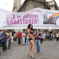 Foto Nicoloro G.  12/06/2010 Milano  Manifestazione del " gay-pride " con corteo da piazza Castello a piazza Duomo. nella foto Partecipanti alla manifestazione con grande striscione