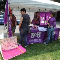 Foto Nicoloro G. 09/06/2012 Bologna ” Fate pure con comodo ” e’ lo slogan del corteo del Gay Pride nazionale, che si e’ svolto oggi a Bologna, per sottolineare il ritardo della politica in materia di diritti civili .Una manifestazione in tono minore per solidarieta’ ai terremotati dell’ Emilia e anche simbolica perche’ proprio 30 anni fa, per la prima volta, un’ amministrazione comunale concesse una sede al movimento Gay a porta Saragozza, la stessa porta da cui oggi e’ partito il corteo. nella foto Lo Stand dell'Arcilesbica