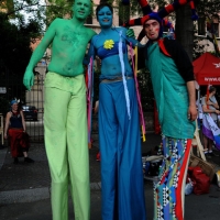 Foto Nicoloro G. 09/06/2012 Bologna ” Fate pure con comodo ” e’ lo slogan del corteo del Gay Pride nazionale, che si e’ svolto oggi a Bologna, per sottolineare il ritardo della politica in materia di diritti civili .Una manifestazione in tono minore per solidarieta’ ai terremotati dell’ Emilia e anche simbolica perche’ proprio 30 anni fa, per la prima volta, un’ amministrazione comunale concesse una sede al movimento Gay a porta Saragozza, la stessa porta da cui oggi e’ partito il corteo. nella foto Partecipanti al corteo