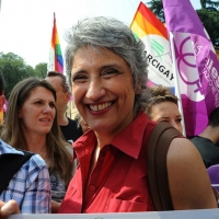 Foto Nicoloro G. 09/06/2012 Bologna ” Fate pure con comodo ” e’ lo slogan del corteo del Gay Pride nazionale, che si e’ svolto oggi a Bologna, per sottolineare il ritardo della politica in materia di diritti civili .Una manifestazione in tono minore per solidarieta’ ai terremotati dell’ Emilia e anche simbolica perche’ proprio 30 anni fa, per la prima volta, un’ amministrazione comunale concesse una sede al movimento Gay a porta Saragozza, la stessa porta da cui oggi e’ partito il corteo. nella foto Paola Concia