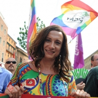 Foto Nicoloro G. 09/06/2012 Bologna ” Fate pure con comodo ” e’ lo slogan del corteo del Gay Pride nazionale, che si e’ svolto oggi a Bologna, per sottolineare il ritardo della politica in materia di diritti civili .Una manifestazione in tono minore per solidarieta’ ai terremotati dell’ Emilia e anche simbolica perche’ proprio 30 anni fa, per la prima volta, un’ amministrazione comunale concesse una sede al movimento Gay a porta Saragozza, la stessa porta da cui oggi e’ partito il corteo. nella foto Vladimir Luxuria