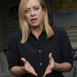 Foto Nicoloro G.   26/09/2021   Ravenna    Breve presenza in citta' della leader di Fratelli d' Italia a sostegno del candidato sindaco della lista civica Viva Ravenna sostenuto da Lega e Fratelli d' Italia. nella foto la leader di FdI Giorgia Meloni che sostiene insieme alla Lega il candidato sindaco della lista civica Viva Ravenna.