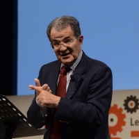 Foto Nicoloro G.  03/05/2014   Rimini      Seconda delle tre " Giornate del Lavoro " organizzate dalla CGIL, tra incontri, concerti, dibattiti, idee. nella foto Romano Prodi che ha tenuto una " lectio magistralis " sulle politiche sbagliate.