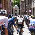 Foto Nicoloro G.   21/05/2021   Ravenna   13° tappa, Ravenna-Verona, del 104° Giro d\' Italia dedicato a Dante nel settimo centenario della morte del Sommo Poeta. nella foto il gruppo dei ciclisti transita davanti alla Tomba di Dante.