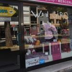 Foto Nicoloro G.   21/05/2021   Ravenna   13° tappa, Ravenna-Verona, del 104° Giro d\' Italia dedicato a Dante nel settimo centenario della morte del Sommo Poeta. nella foto una vetrina addobbata per l\' occasione.