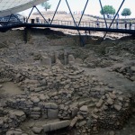 Foto Nicoloro G.   06/07/2019   Sanliurfa ( Sud-Est Turchia )  Gli scavi di Gobekli Tepe, collina tondeggiante in turco, sono il luogo di culto piu\' antico mai ritrovato dall\' uomo. Il tempio risale a 12.000 anni fa, ancora prima della creazione della ruota. Patrimonio dell\' Unesco e\' stato inaugurato il 10/03/2019 e aperto al pubblico. Contiene obelischi alti tra 3 e 6 metri con un peso tra le 40 e le 60 tonnellate, con incisioni raffiguranti animali e simboli astratti. Sono posti tra mura dallo sviluppo ovale o circolare. nella foto alcuni degli obelischi riportati alla luce.