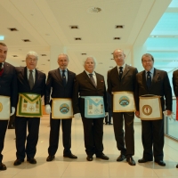 Foto Nicoloro G.  04/04/2014  Rimini  Sono iniziati al Palacongressi di Rimini i lavori dell' assise del Grande Oriente d' Italia ( GOI ) dal titolo " A vele spiegate verso il futuro ". Come è abitudine il programma della Grande Loggia, che quest' anno  include anche l' installazione del nuovo Gran Maestro, prevede una parte aperta al pubblico e una parte riservata ai fratelli maestri accreditati. nella foto un gruppo di massoni.