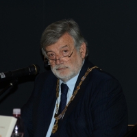 Foto Nicoloro G.  04/04/2014  Rimini  Sono iniziati al Palacongressi di Rimini i lavori dell' assise del Grande Oriente d' Italia ( GOI ) dal titolo " A vele spiegate verso il futuro ". Come è abitudine il programma della Grande Loggia, che quest' anno  include anche l' installazione del nuovo Gran Maestro, prevede una parte aperta al pubblico e una parte riservata ai fratelli maestri accreditati. nella foto l'attuale Gran Maestro Gustavo Raffi.