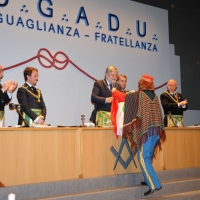 Foto Nicoloro G. 01/04/2011 Rimini Assemblea 2011 del Grande Oriente d’ Italia che riunisce tutte le Logge d’ Italia sul tema dell’ Unità d'Italia ” Dopo 150 anni per restare insieme”. nella foto Tavolo di presidenza con Gustavo Raffi che riceve Emanuele Montagna