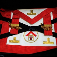 Foto Nicoloro G.  10/04/2015  Rimini    Assise annuale del Grande Oriente d' Italia, la più importante istituzione massonica italiana, dal titolo " Il coraggio delle idee, la costanza delle azioni ". nella foto accessori dell' abbigliamento di un massone.