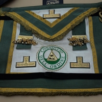 Foto Nicoloro G.   10/04/2015  Rimini    Assise annuale del Grande Oriente d' Italia, la più importante istituzione massonica italiana, dal titolo " Il coraggio delle idee, la costanza delle azioni ". nella foto uno dei tradizionali e diversi grembiulini indossati dai massoni.