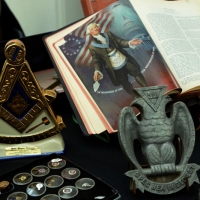 Foto Nicoloro G.  10/04/2015  Rimini    Assise annuale del Grande Oriente d' Italia, la più importante istituzione massonica italiana, dal titolo " Il coraggio delle idee, la costanza delle azioni ". nella foto un banco con gadget di ispirazione massonica.