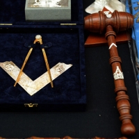 Foto Nicoloro G.  10/04/2015  Rimini    Assise annuale del Grande Oriente d' Italia, la più importante istituzione massonica italiana, dal titolo " Il coraggio delle idee, la costanza delle azioni ". nella foto un banco con gadget di ispirazione massonica.