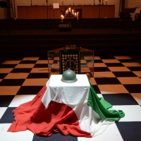 Foto Nicoloro G. 10/04/2015  Rimini    Assise annuale del Grande Oriente d' Italia, la più importante istituzione massonica italiana, dal titolo " Il coraggio delle idee, la costanza delle azioni ". nella foto l' installazione commemorativa della Prima Guerra Mondiale all' interno del grande salone detto " il Tempio " dove si svolgono le riunioni plenarie.
