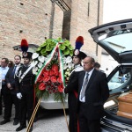 Foto Nicoloro G.   24/05/2023   Localita' San Pancrazio - Russi ( Ravenna ).   Si sono svolti nella Pieve di San Pancrazio i funerali di Stato di due delle 15 vittime accertate in seguito all' alluvione che ha colpito le zone del ravennate. nella foto la corona del Governo accanto alle bare delle due vittime.