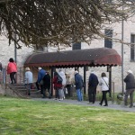 Foto Nicoloro G.   29/03/2023   Bagnacavallo   (RA)   Si sono svolti oggi i funerali dell\' attore Ivano Marescotti. nella foto cittadini in coda per portare l\' ultimo saluto all\' attore.