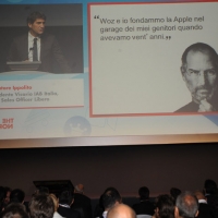 Foto Nicoloro G. 12/10/2011 Milano Nona edizione dello " IAB Forum " che quest' anno ruota intorno al concept " The New Normal ", due aggettivi antitetici per significare da un lato la raggiunta maturita' di Internet e dall' altro l' importanza dell' innovazione. nella foto L'intervento di Salvatore Ippolito