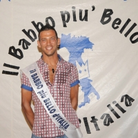 Foto Nicoloro G. 19/08/2010 Gatteo Mare (FC) Finale della sedicesima edizione di "Il babbo più bello d' Italia" tra sedici concorrenti che si contendono la palma di babbo più bello sfidandosi in simpatia, prestanza e prove di canto, preparazione di pasta fatta a mano o cambio del pannolino ad un bambolotto. nella foto Marco Citterio il vincitore