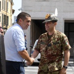 Foto Nicoloro G.   12/07/2023   Ravenna   Il commissario al post-alluvione generale Francesco Paolo Figliuolo a Ravenna incontra i sindaci dei comuni alluvionati. nella foto il sindaco di Ravenna Michele de Pascale accoglie il generale Figliuolo al suo arrivo a Ravenna.