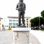 Foto Nicoloro G.   27/06/2023   Marina di Ravenna ( RA )   Il Museo Nazionale delle Attivita\' Subacquee fondato nel 1998 e\' l\' unico in Italia e fa parte dell\' associazione internazionale HDS ( Historical Diving Society ). nella foto nel piazzale antistante al MAS e\' posto il \' Monumento al palombaro \', unico in Italia e ottavo al mondo.