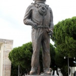 Foto Nicoloro G.   27/06/2023   Marina di Ravenna ( RA )   Il Museo Nazionale delle Attivita\' Subacquee fondato nel 1998 e\' l\' unico in Italia e fa parte dell\' associazione internazionale HDS ( Historical Diving Society ). nella foto nel piazzale antistante al MAS e\' posto il \' Monumento al palombaro \', unico in Italia e ottavo al mondo.