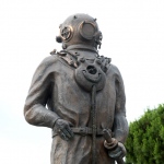 Foto Nicoloro G.   27/06/2023   Marina di Ravenna ( RA )   Il Museo Nazionale delle Attivita\' Subacquee fondato nel 1998 e\' l\' unico in Italia e fa parte dell\' associazione internazionale HDS ( Historical Diving Society ). nella foto nel piazzale antistante al MAS e\' posto il \' Monumento al palombaro \', unico in Italia e ottavo al mondo.