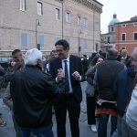 Foto Nicoloro G.   27/05/2025   Ravenna   Il neo sindaco di Ravenna incontra in piazza la cittadinanza per ringraziare dopo la vittoria al primo turno delle elezioni amministrative. nella foto il neo sindaco di Ravenna Alessandro Barattoni.