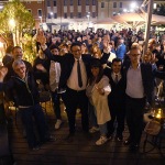 Foto Nicoloro G.   27/05/2025   Ravenna   Il neo sindaco di Ravenna incontra in piazza la cittadinanza per ringraziare dopo la vittoria al primo turno delle elezioni amministrative. nella foto al centro il neo sindaco di Ravenna Alessandro Barattoni.