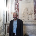 Foto Nicoloro G.   26/05/2023   Ravenna   Nell' ambito della Lettura perpetua della Divina Commedia davanti alla tomba di Dante, il premio Nobel per la Letteratura 2021 Abdulrazak Gurnah ha letto il XXVI Canto dell' Inferno. nella foto il premio Nobel Abdulrazak Gurnah nella tomba di Dante.
