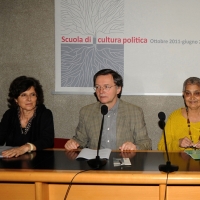 Foto Nicoloro G. 13/05/2012 Milano Alla Casa della Cultura, nell’ ambito degli incontri per il ciclo ” Scuola di cultura politica “, intervento sul tema ” Il protagonismo delle donne ” della filosofa di fama internazionale Gayatri Spivak. nella foto Carmen Leccardi – Ferruccio Capelli – Gayatri Spivak
