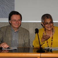 Foto Nicoloro G. 13/05/2012 Milano Alla Casa della Cultura, nell’ ambito degli incontri per il ciclo ” Scuola di cultura politica “, intervento sul tema ” Il protagonismo delle donne ” della filosofa di fama internazionale Gayatri Spivak. nella foto Ferruccio Capelli – Gayatri Spivak