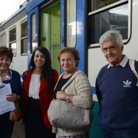 Foto Nicoloro G. 14/09/2013 Ravenna Nel giorno anniversario della morte di Dante Alighieri, avvenuta il 14 settembre 1321, un viaggio in treno tra Ravenna e Firenze, le due città che videro la nascita e la morte del Sommo Poeta. Un viaggio a ritroso con quello che è stato ribattezzato " il treno di Dante " percorrendo la prima Ferrovia Transappenninica, che quest' anno compie 120 anni, e una sorta di gemellaggio fra i luoghi danteschi delle due città. nella foto Ouidad Bakkali, assessore alla Cultura di Ravenna, ed alcuni partecipanti  