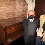 15/05/2021   Ravenna  Inaugurazione del Museo Dante alla presenza del ministro dell\' Istruzione. nella foto il ministro Patrizio Bianchi davanti alla cassetta in legno d\' ebano che contenne le spoglie di Dante dal 1677 al 1865, anno del suo ritrovamento.