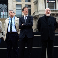 Foto Nicoloro G.   03/05/2015  Milano    Inaugurazione della scultura " Terzo Paradiso - La Mela reintegrata " opera dell' artista Michelangelo Pistoletto. L' evento organizzato dal FAI prevede che la scultura resti fino al 18 maggio in piazza Duomo per essere poi trasferita definitivamente difronte alla stazione Centrale. nella foto da sinistra gli assessori Franco D' Alfonso e Filippo Del Corno, e l' artista Michelangelo Pistoletto.