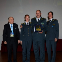 Foto Nicoloro G.  04/12/2013  Milano   Trentunesima edizione del '' Milano International Ficts Fest ''. nella foto il presidente FICTS Franco Ascani con il generale di Brigata Domenico Campione e le due campionesse mondiali di canottaggio Laura Milani, a sinistra, e Elisabetta Sancassani.