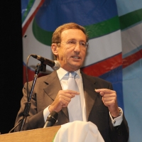 Foto Nicoloro G. \" Citazione obbligatoria \" Milano 25/10/2010 Il presidente della Camera e\' al Teatro Derby a Milano, nelle nuove vesti di leader di Futuro e Liberta’, per un incontro pubblico con simpatizzanti, militanti dei circoli di Generazione Italia e amministratori locali fuoriusciti dal Pdl. nella foto Gianfranco Fini