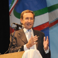 Foto Nicoloro G. \" Citazione obbligatoria \" Milano 25/10/2010 Il presidente della Camera e\' al Teatro Derby a Milano, nelle nuove vesti di leader di Futuro e Liberta’, per un incontro pubblico con simpatizzanti, militanti dei circoli di Generazione Italia e amministratori locali fuoriusciti dal Pdl. nella foto Gianfranco Fini