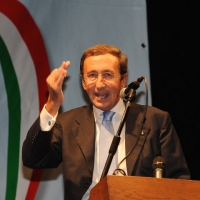 Foto Nicoloro G. \" Citazione obbligatoria \" Milano 25/10/2010 Il presidente della Camera e\' al Teatro Derby a Milano, nelle nuove vesti di leader di Futuro e Liberta’, per un incontro pubblico con simpatizzanti, militanti dei circoli di Generazione Italia e amministratori locali fuoriusciti dal Pdl. nella foto Gianfranco Fini