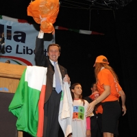 Foto Nicoloro G. \" Citazione obbligatoria \" Milano 25/10/2010 Il presidente della Camera e\' al Teatro Derby a Milano, nelle nuove vesti di leader di Futuro e Liberta’, per un incontro pubblico con simpatizzanti, militanti dei circoli di Generazione Italia e amministratori locali fuoriusciti dal Pdl. nella foto Gianfranco Fini